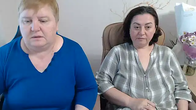 Lindy-Jeanie - both naked