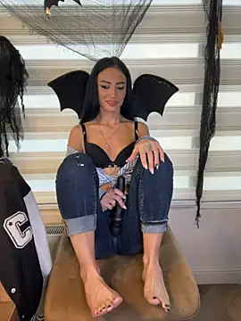 FeetVibe - 👑Sexy Tease, Don't Blink!