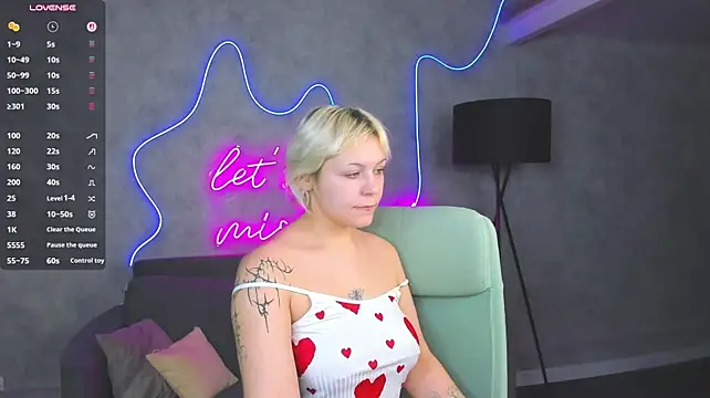 Denise_Halle - twirl your ass in front of the camera