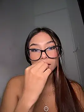 Amira_cute2 - Put 1 finger in my ass 🍑