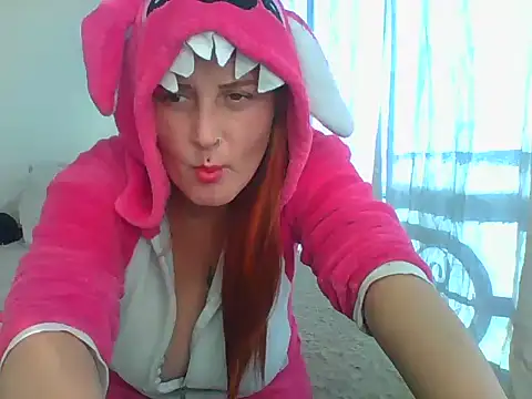 Lunamontii_ - jugar con tetas