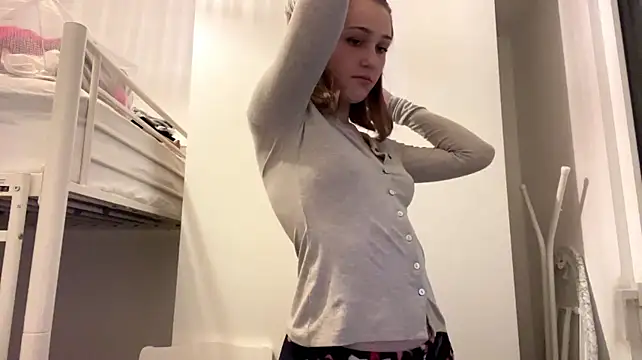 Sereneglowz - Show a bit more of my bra 🖤😊