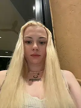 Badblondie - show tongue for random stranger