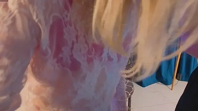 JonieBirdette - 💋 to lick the neck 🫦