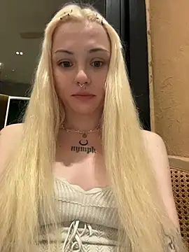 Badblondie - show tongue for random stranger