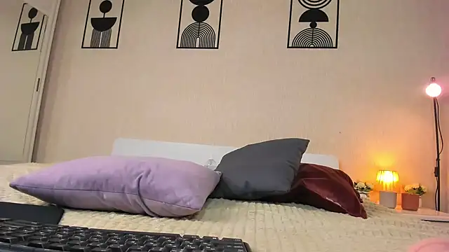 OliviaXBuckley - a toy in the pussy and cumming a lot