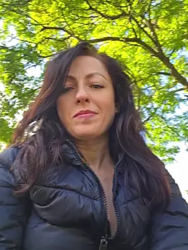 Risky_woman - IN PARK .FOUNTAINE SQUIRT WIN SNAPCT