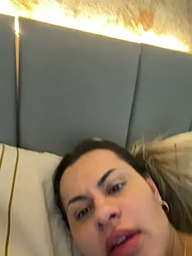 Carolinecbso - Dando a buceta pra amiga com o dildo