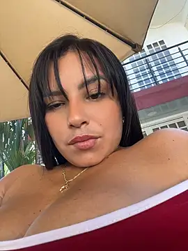 Sara-Vegaa - TITS OUT MAKE THEM BOUNCE IN PUBLIC