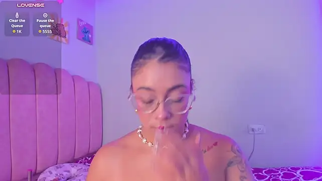 Antonelllepiercee - FOAM ON ASS + TWERK + CLAPS🫧🍑