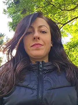 Risky_woman - IN PARK .FOUNTAINE SQUIRT WIN SNAPCT