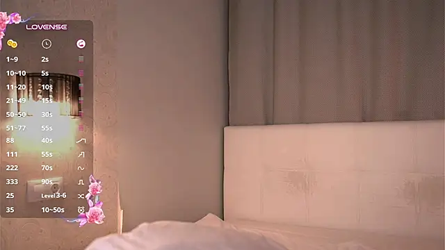 LauranBarela - 💖gently touch my pussy under the towel
