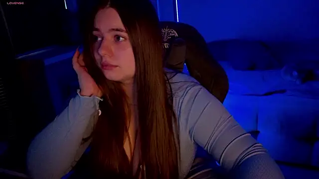 AmeliaMiles - boobs play