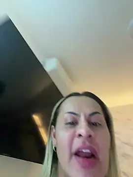 Carolinecbso - Dando a buceta pra amiga com o dildo