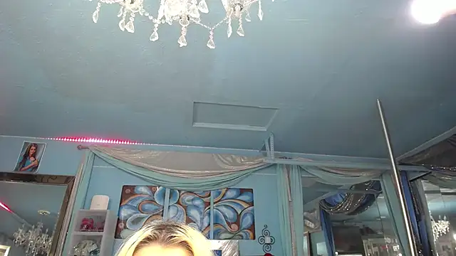 ADRIANNA_FOX - show tits