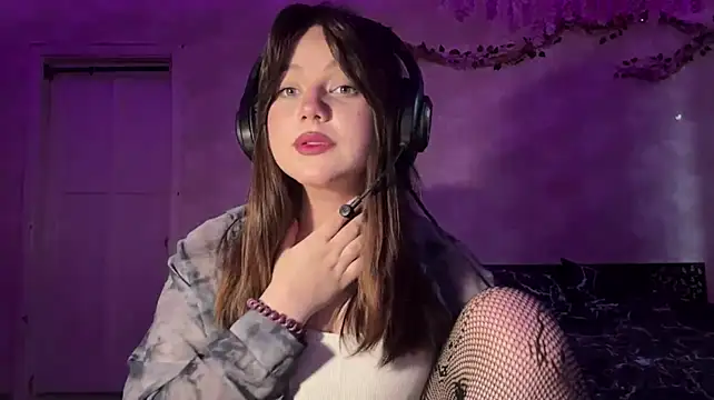 ArgeliaDuthie - Tease me with those shoulders