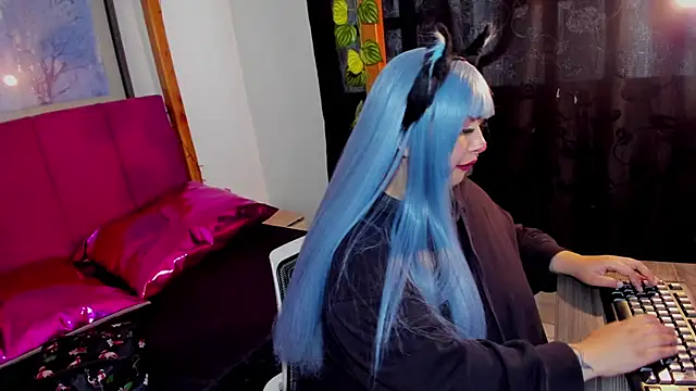 Lussyevans24 - shower play with dildos 💕
