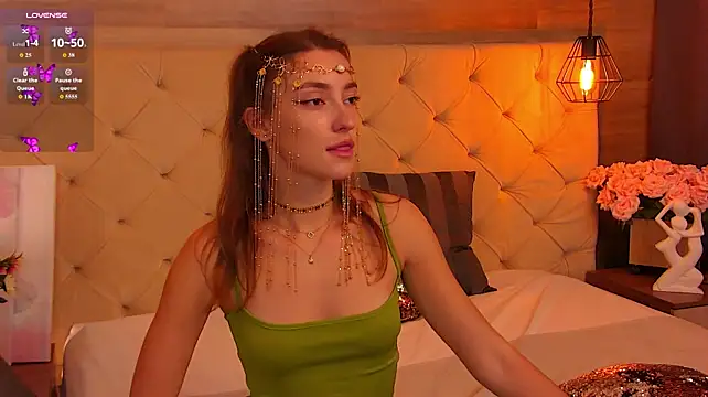 ElaraRay - Her cleavage was shaved