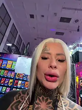 Bambixboo - free boobs in front of stranger