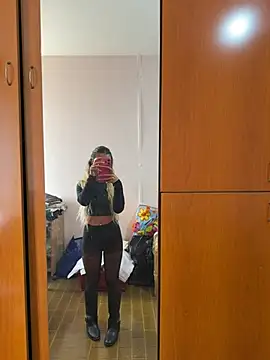 Thegirlofthemirror - Doggy e culo aperto
