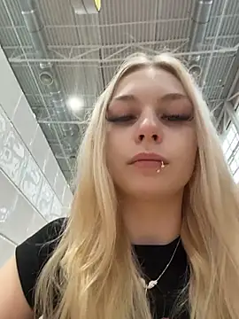 AngelinaTous - I'll show my ass + spank 5 times🍑