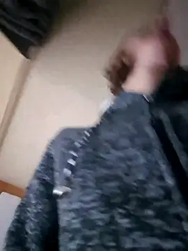 Carriemausi - Nippel in die Kamera 🍆
