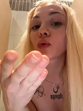 Badblondie - TOUCH PUSSY IN HALLWAY RISKY