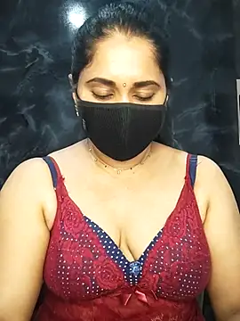 Doly_thebubbly - Boobs oil massage in public..