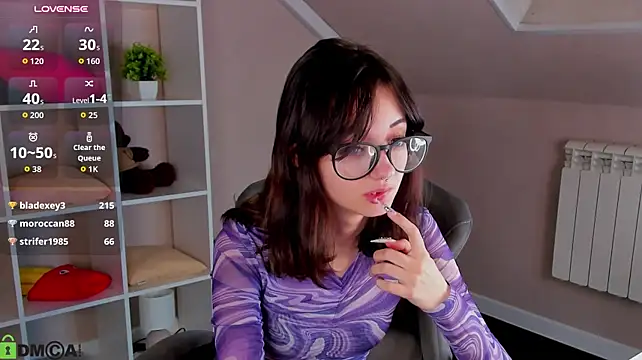 Emily_Burnns - I’m playing with my breasts and nipples.