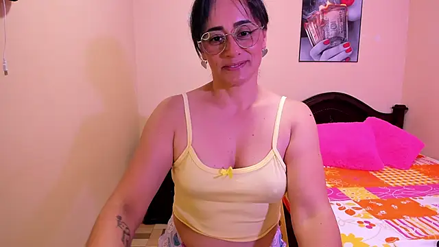 Sara_florez12 - warms my naked body!