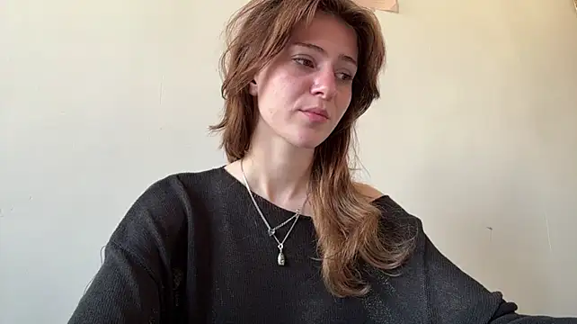 RolandeRohrs - Show my firm bootie closer <3