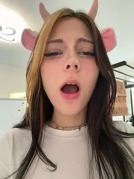 ForDearse - Show tongue + close up