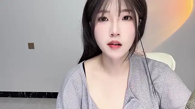 Lucy_8858 - 换衣服~