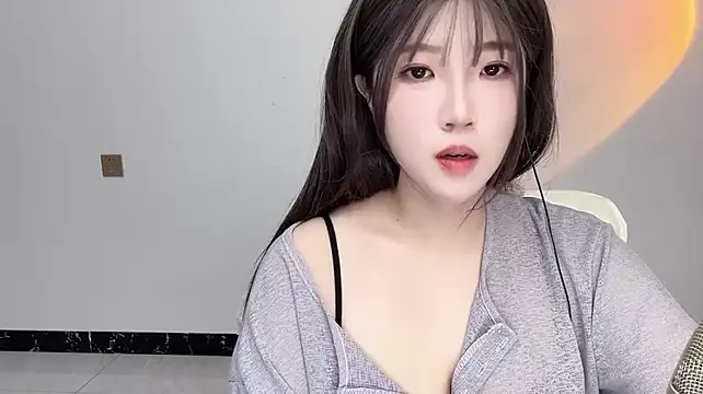 Lucy_8858 - 换衣服~
