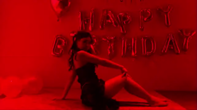 Velvet--girl - 💃Red Room Dance💃