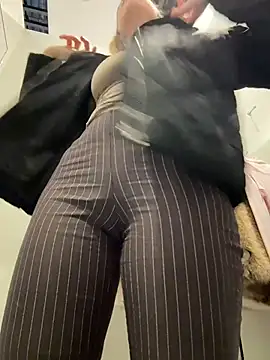 SashaCatt - One finger in pussy+caressing the breas