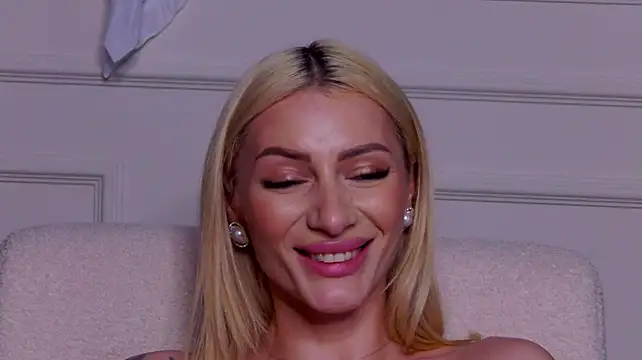 AngieShae - 🍑 Sexy Striptease