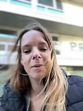 SexyMilf_1987 - Show pussy on bhf