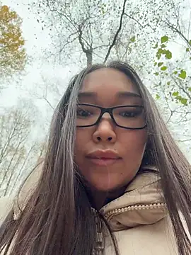 Trytomakememoam - show my booobies more