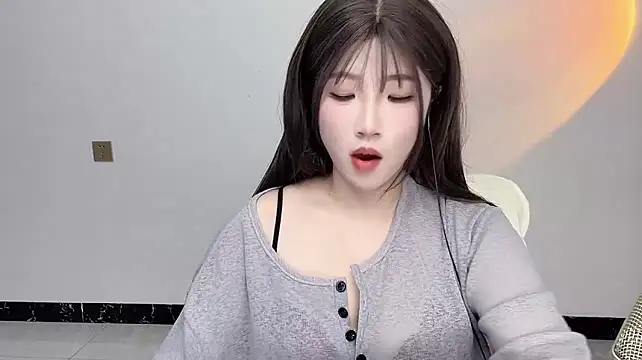 Lucy_8858 - 换衣服~
