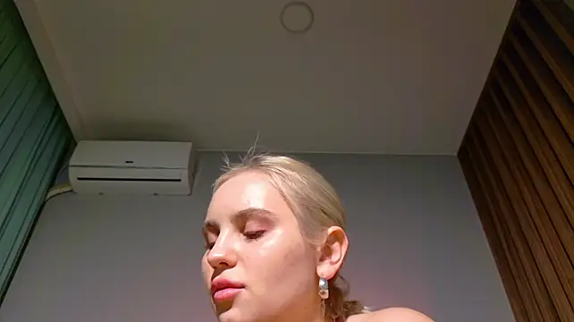 Baeonlive - Show boobs