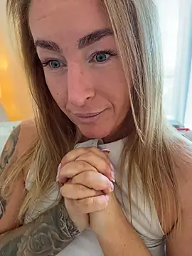 ChristinaSiemone - STOP MAKING ME PISSED