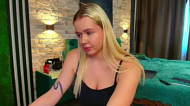 Julia_robertson - ❤️take off my bra 💞