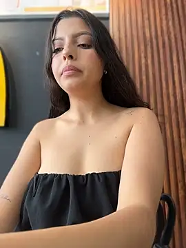 Natalia-acosta - RIDING DOING SQUAT ON THE TERRACE MALL