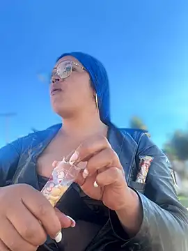 Outdoors-Mia_Khalifa - squirt + Dildo