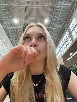 AngelinaTous - I'll show my ass + spank 5 times🍑