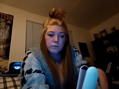 BettyandGold - Fuck my pillow