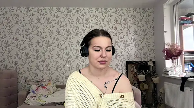 ElizbethPizza - air kisses for all