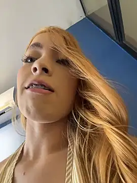 Isabella-gaviria - DESTROY MY WET PUSSY IN THE MALL