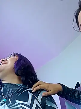 Liily_Foxxy - FINGERS BOTH PUSSY WHILE KISSING🥵😈🖖